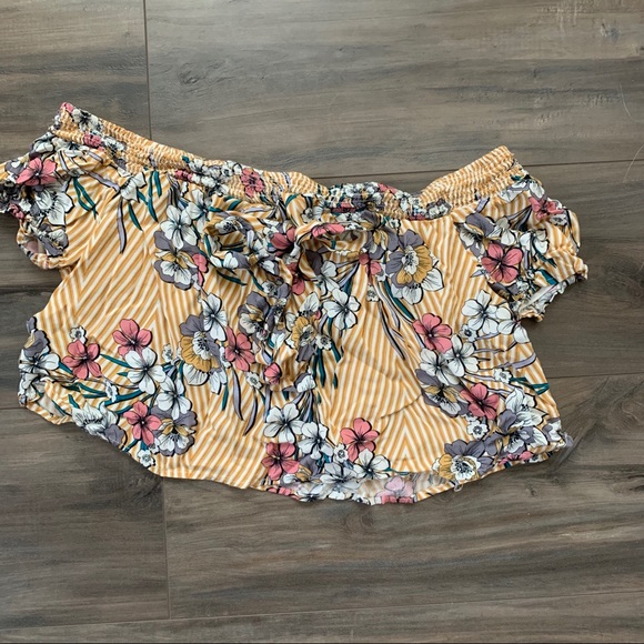 Yellow summer top - Picture 1 of 3